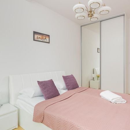 Dzielna Apartment Warsaw Wola By Noclegi Renters Kültér fotó