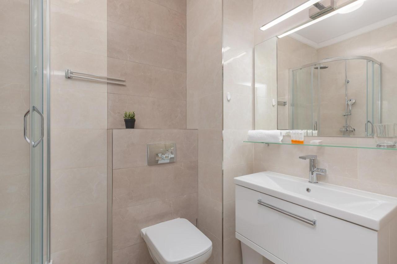 Dzielna Apartment Warsaw Wola By Noclegi Renters Kültér fotó
