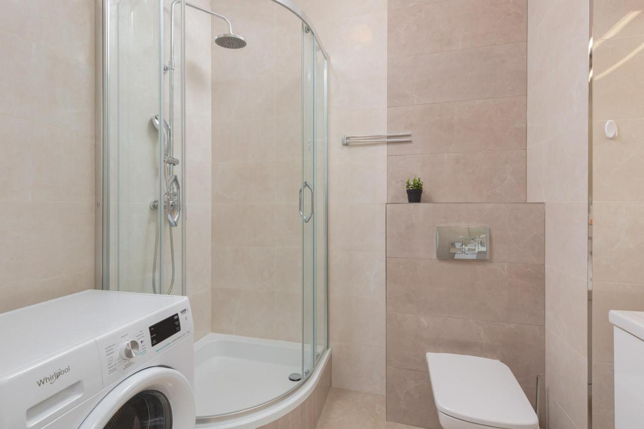 Dzielna Apartment Warsaw Wola By Noclegi Renters Kültér fotó